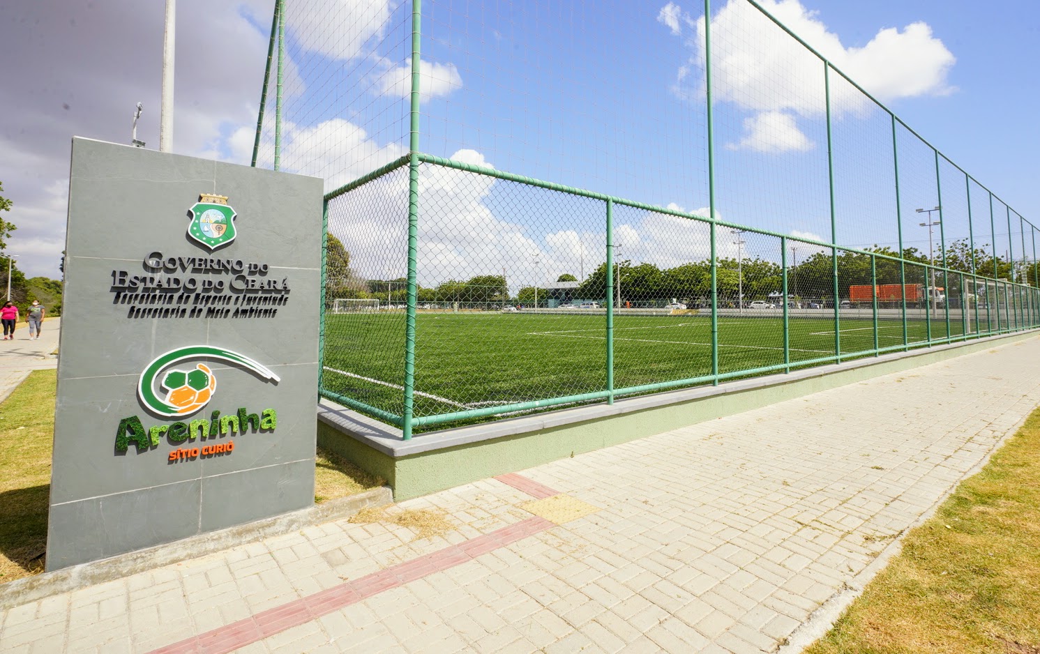 Governo do Ceará inaugura no bairro Curió a 87ª areninha construída pelo Estado