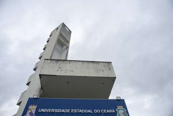 Novo projeto inclusivo convida alunos da Uece para prática docente voltada para surdos