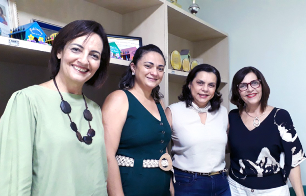 Saúde, substantivo feminino: formado por mulheres, grupo diretor do Hias celebra o 8M