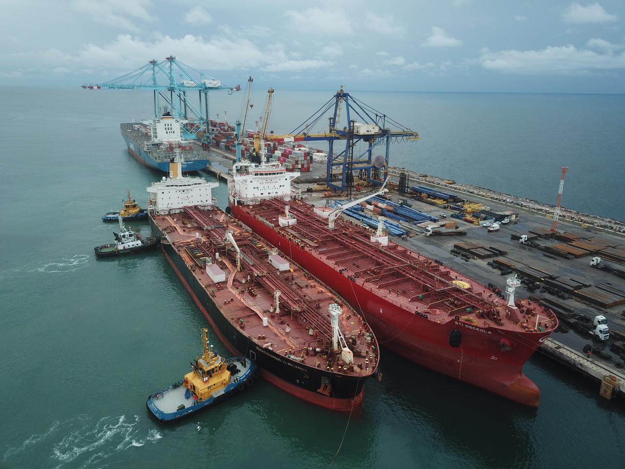 Porto do Pecém retoma operações de transbordo de combustível