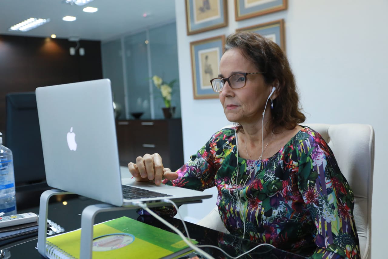 Aula inaugural de curso sobre Comunicação Não-Violenta e Justiça Restaurativa conta com presença de vice-governadora