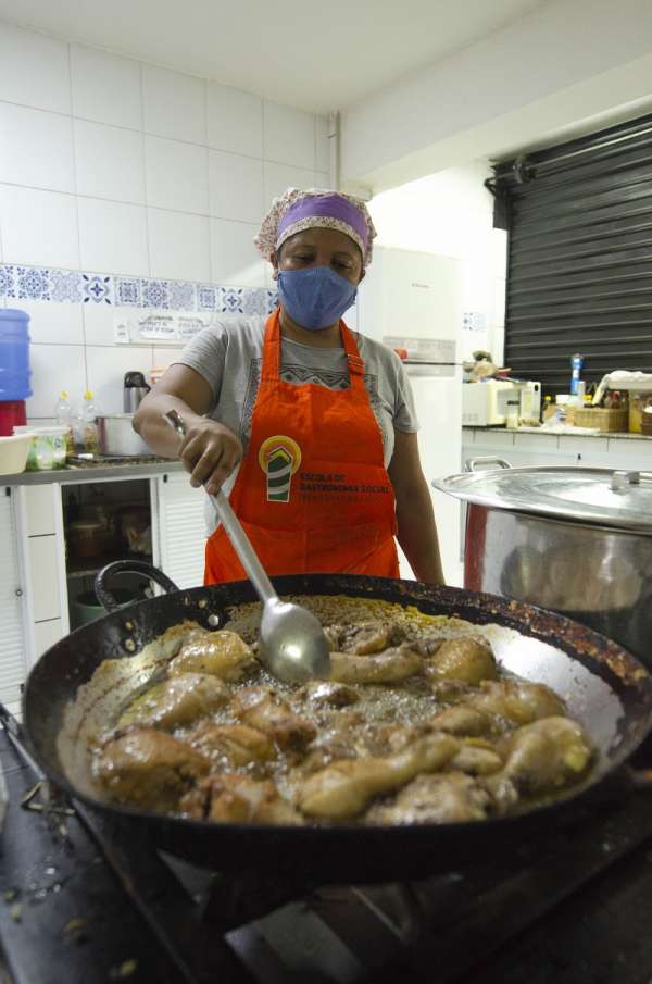 Escola de Gastronomia conclui programa Cozinha Social com a produção e entrega de 64 mil refeições