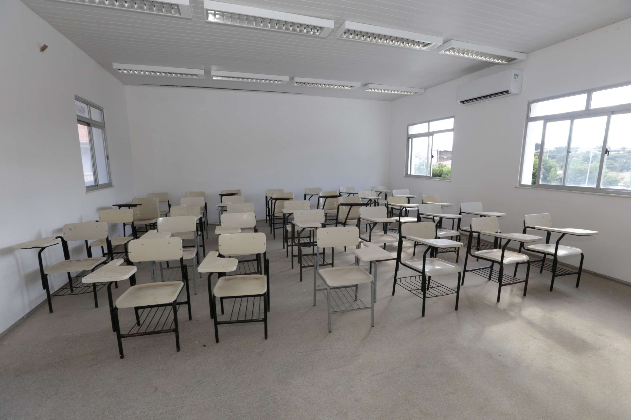 CEE disciplina concessão da autorização temporária para exercício do magistério