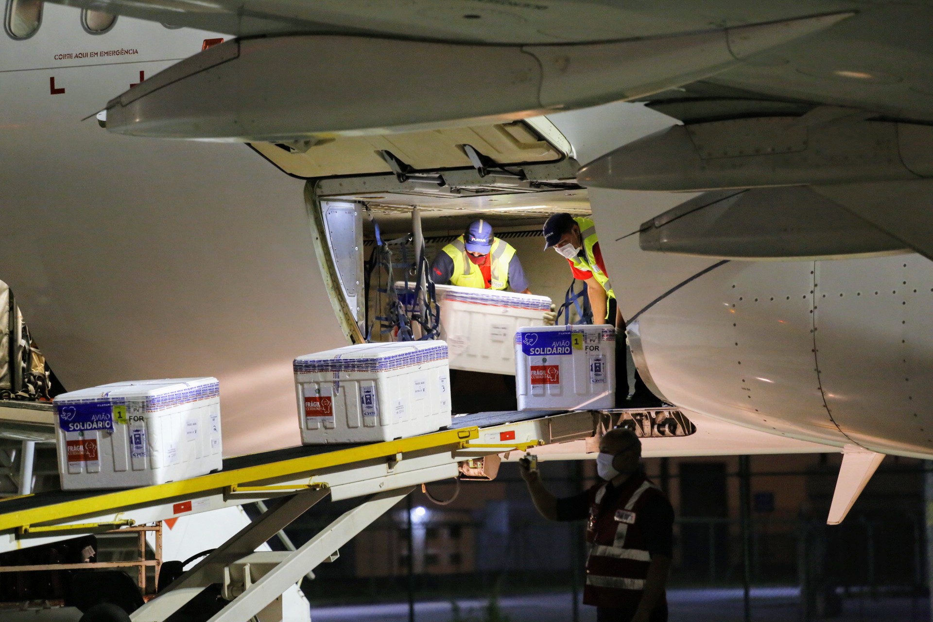 Governo do Ceará inicia a distribuição do 14° lote de vacinas contra a Covid-19 nesta sexta-feira