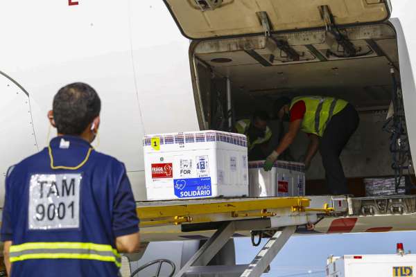 Ceará ultrapassa 2 milhões de doses aplicadas; novo lote de vacinas chegará aos 184 municípios em até 24 horas