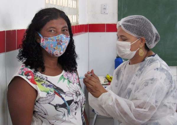 Ceará vacina 17% da população quilombola contra o coronavírus em uma semana