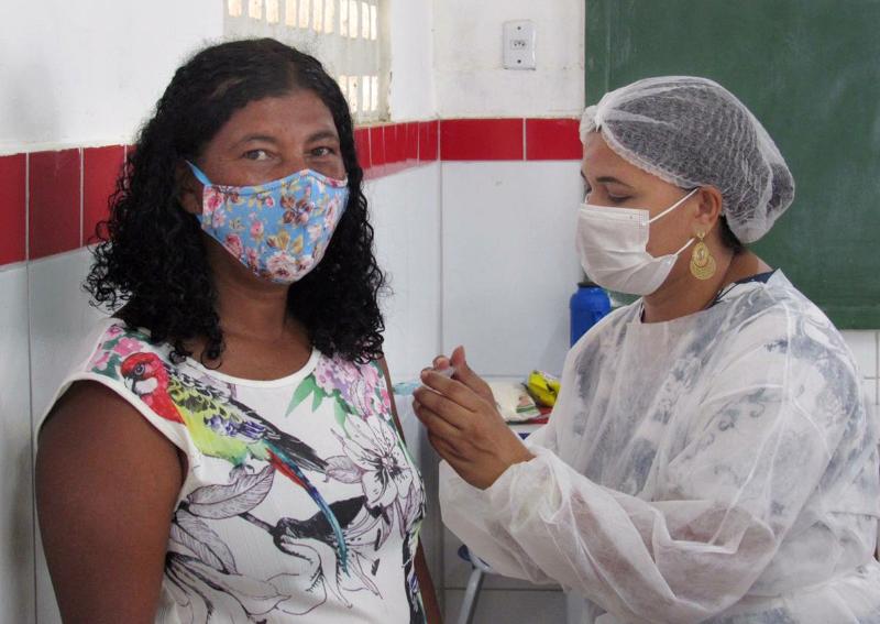 Ceará vacina 17% da população quilombola contra o coronavírus em uma semana