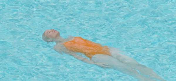 Cinema do Dragão realiza estreia virtual de “Uma Mulher Inesquecível” a partir da próxima quinta-feira (8)