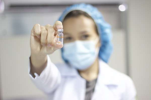 Vacinação é eficaz, mas cidadão precisa colaborar assumindo responsabilidades, orientam especialistas