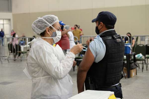 Com sentimento de valorização, profissionais da segurança pública do Ceará são vacinados pelo segundo fim de semana seguido