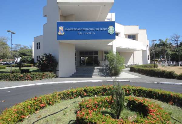 Programa de Pós-Graduação em Linguística da Uece promove inclusão de alunos com deficiência