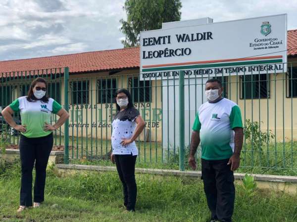 Funcionários da EEMTI Waldir Leopércio concluem estudos na própria escola por meio da EJA
