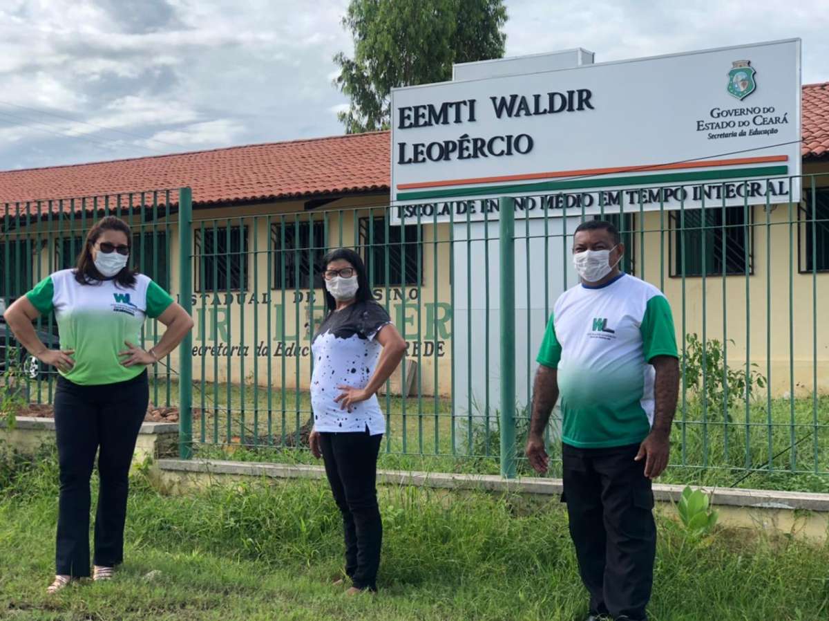 Funcionários da EEMTI Waldir Leopércio concluem estudos na própria escola por meio da EJA