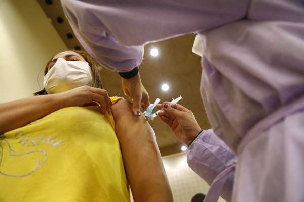 Ceará receberá nesta madrugada seu 28º lote de vacinas contra Covid-19