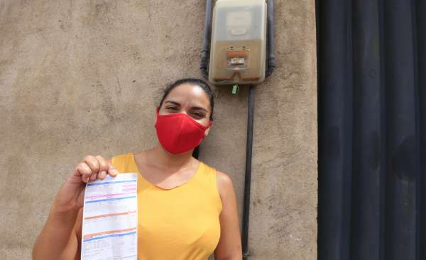 Milhares de cearenses começam a receber as contas de luz pagas pelo Governo do Ceará