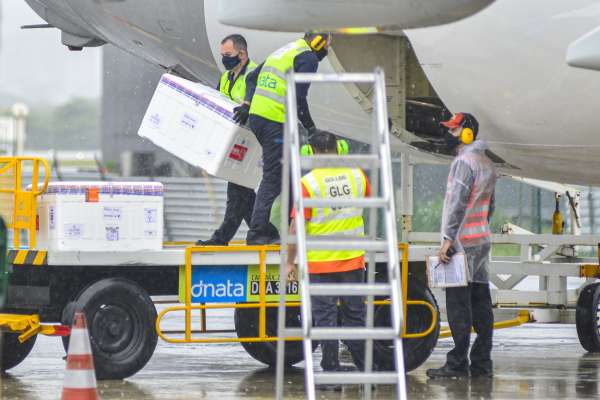 Governo do Ceará recebe 24ª remessa de vacinas contra Covid-19 nesta sexta-feira (14)