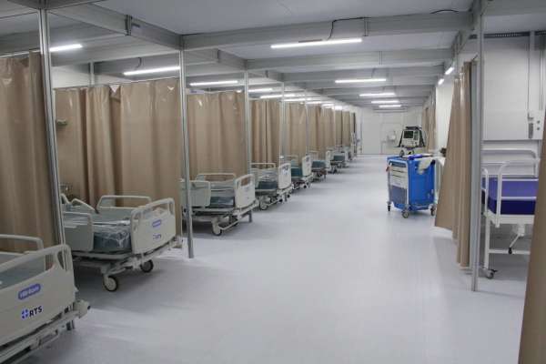 Governo do Ceará entrega unidade de campanha com 40 novos leitos para Covid-19 em Aracoiaba