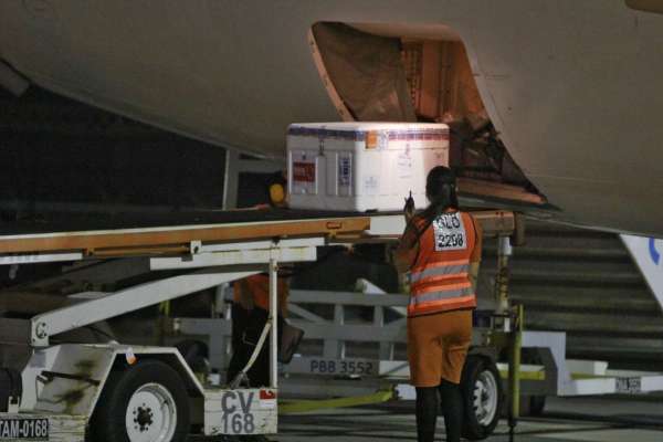 Novo lote de vacinas chega ao Ceará e municípios avançam para a quarta fase da vacinação contra Covid-19