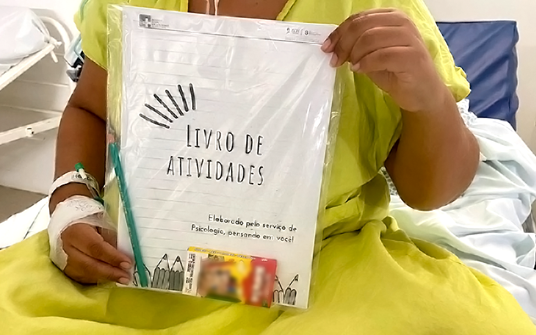 Profissionais de saúde criam passatempo para pacientes se entreterem durante recuperação