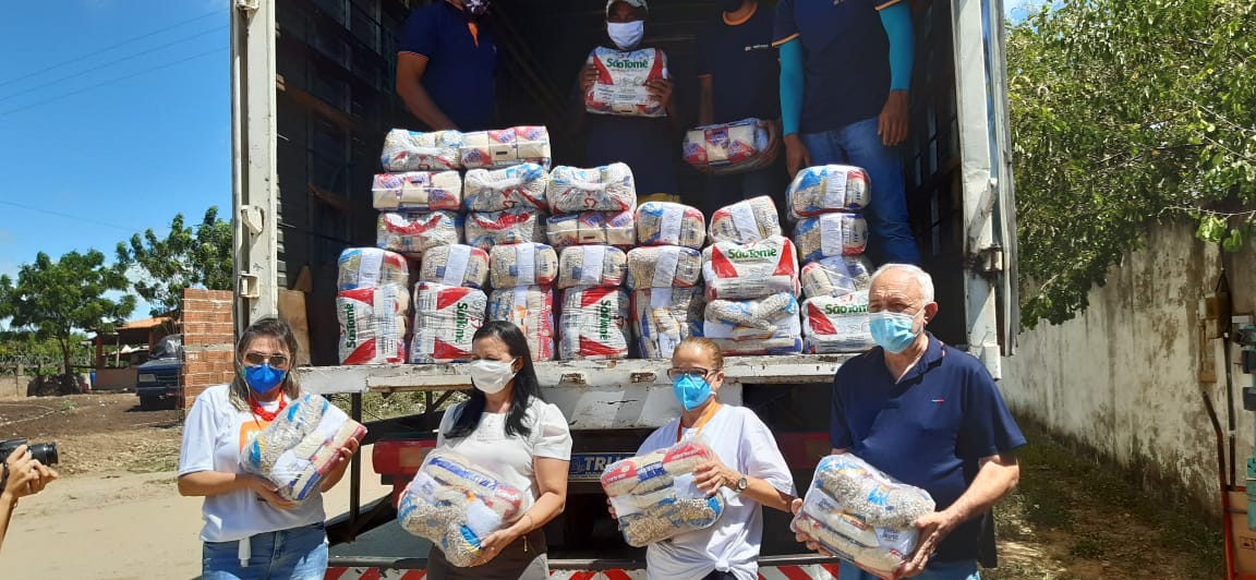 Governo do Ceará realiza distribuição de mais 2.600 cestas básicas para famílias do Interior