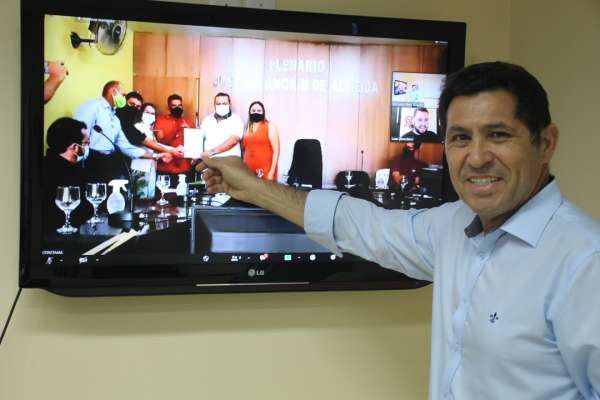 Entregues 60 peças técnicas e 25 títulos da terra a agricultores de Potiretama