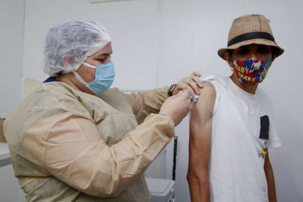 Ação itinerante atende mais de 300 pessoas em situação de rua