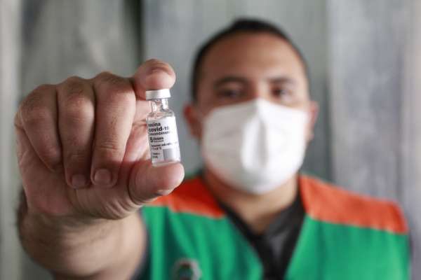 Ceará recebe lote com 280 mil vacinas para segunda dose contra Covid