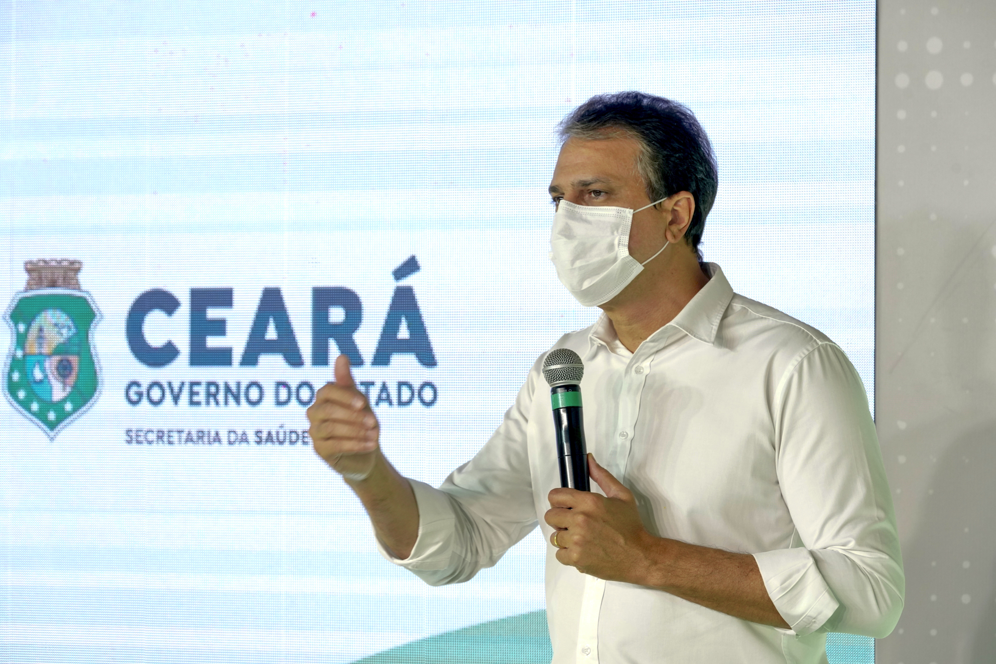 Governo do Ceará anuncia concurso da Funsaúde com 6 mil vagas