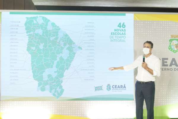Governo do Ceará anuncia tempo integral em 50% da rede de Ensino Médio