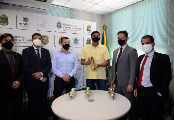 Chuteiras pertencentes ao ex-jogador Jardel são recuperadas em ação da SSPDS e da Polícia Civil do Ceará