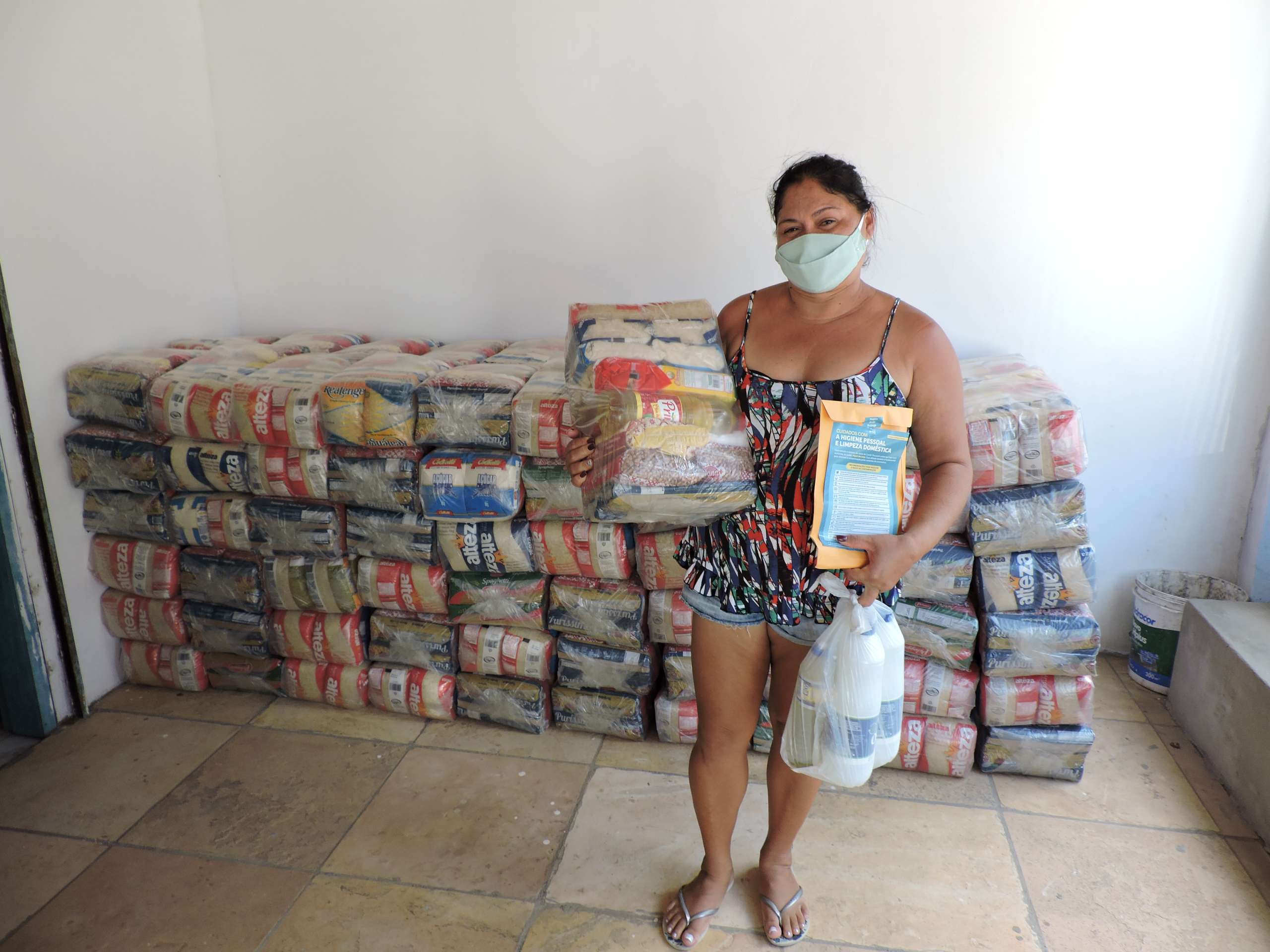 Solidariza Pecém entrega cestas básicas para comunidades carentes da região