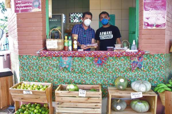 Quiosque Solidário realiza sonho antigo de agricultores familiares