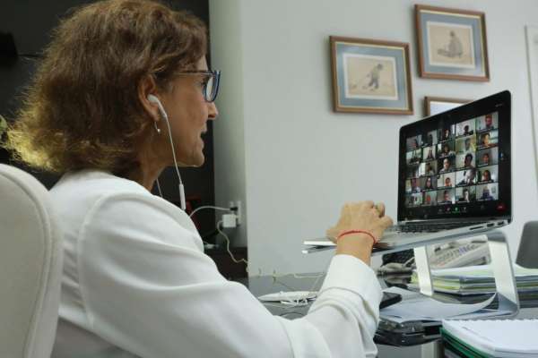 Izolda Cela participa da abertura de seminário sobre educação nos sertões cearenses