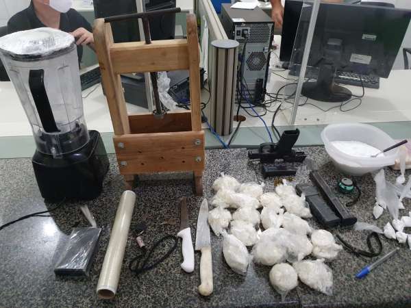 Polícia Militar desarticula laboratório de drogas e apreende arma de fogo e munições