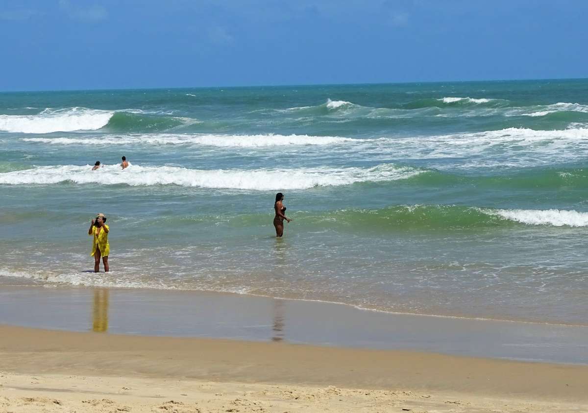 Boletim de balneabilidade: Orla fortalezense permanece com 12 praias próprias para banho