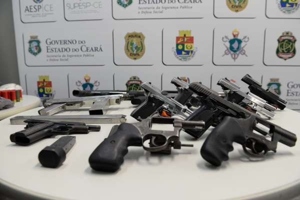 2.497 armas de fogo foram apreendidas em cinco meses pelas Polícias do Ceará