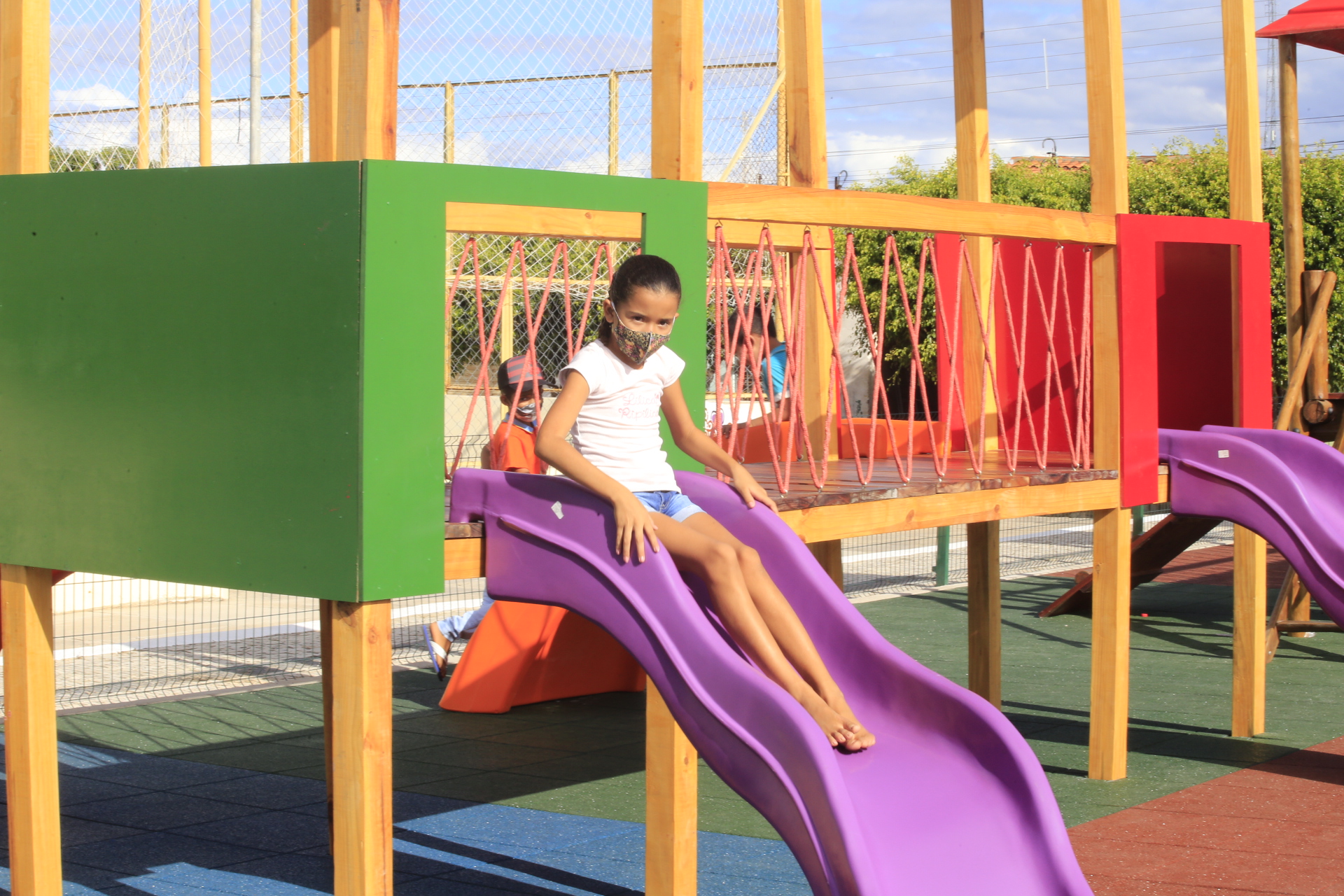 Antonina do Norte e Lavras da Mangabeira ganham brinquedopraças e academias ao ar livre
