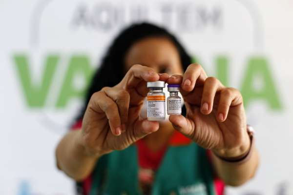 Ceará recebe 316 mil doses de vacinas contra a Covid-19 para imunizar a população