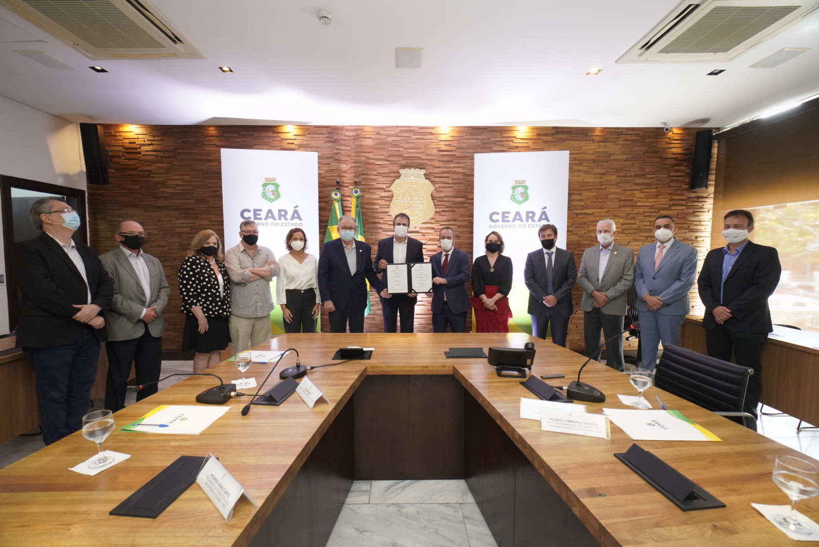 Governo do Ceará assina memorando para instalação de Centro de Importação no Complexo do Pecém