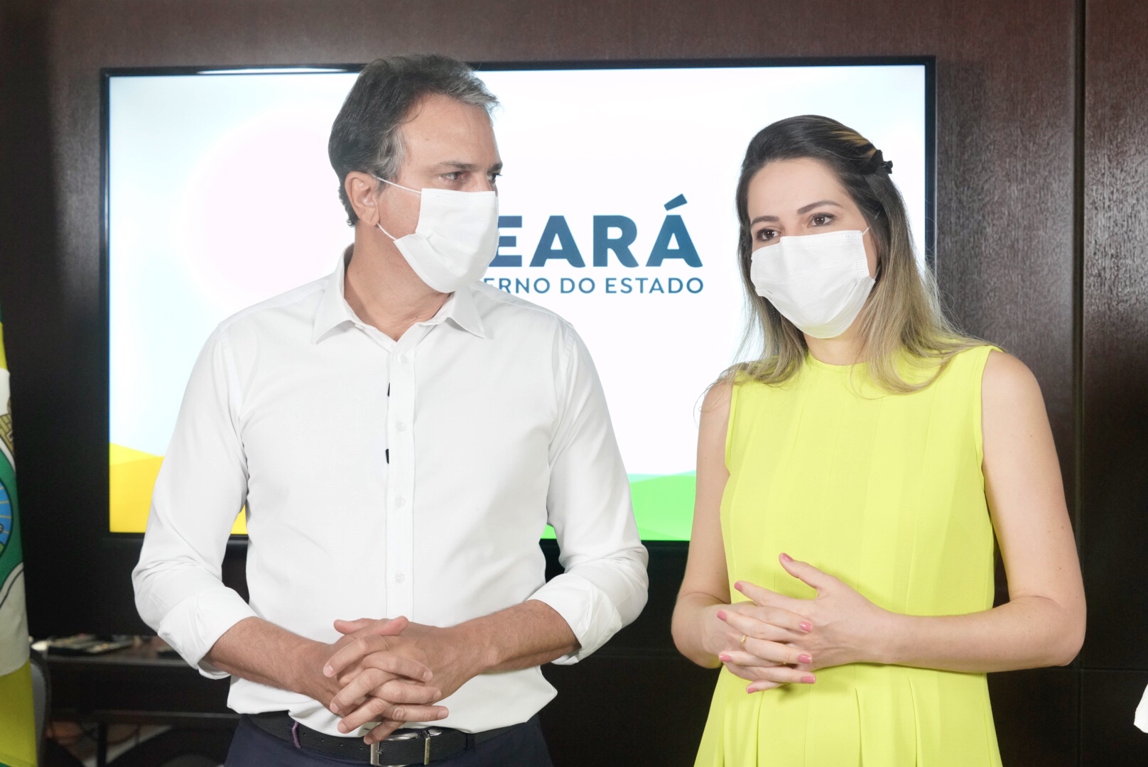 Governo do Ceará anuncia projeto de lei para distribuir absorventes higiênicos a estudantes de escolas públicas e universidades