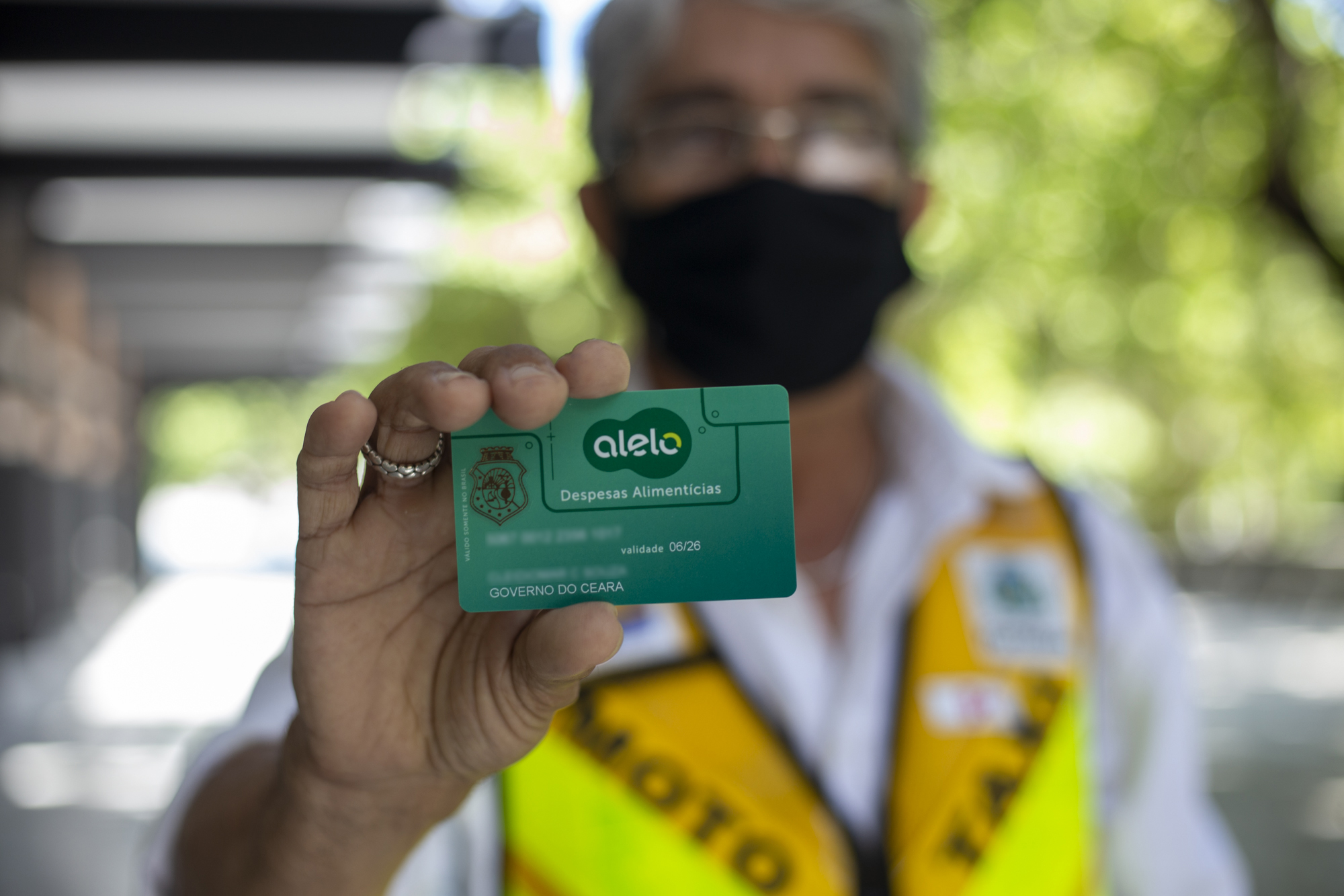 Auxílio Cesta Básica: SPS entrega cartões a quem perdeu calendário anterior