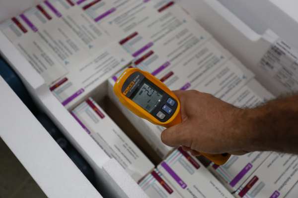 Novo lote com 205 mil de vacinas contra a Covid chega ao Ceará