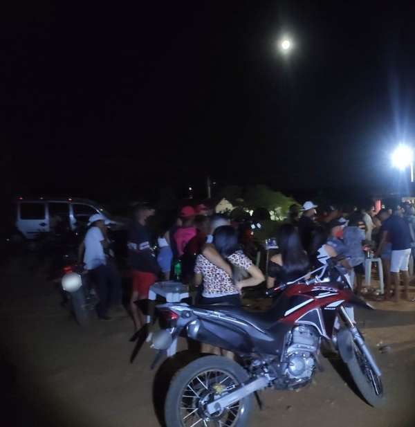Após denúncia de festa clandestina, Polícia Militar prende dupla e dispersa multidão em Icó