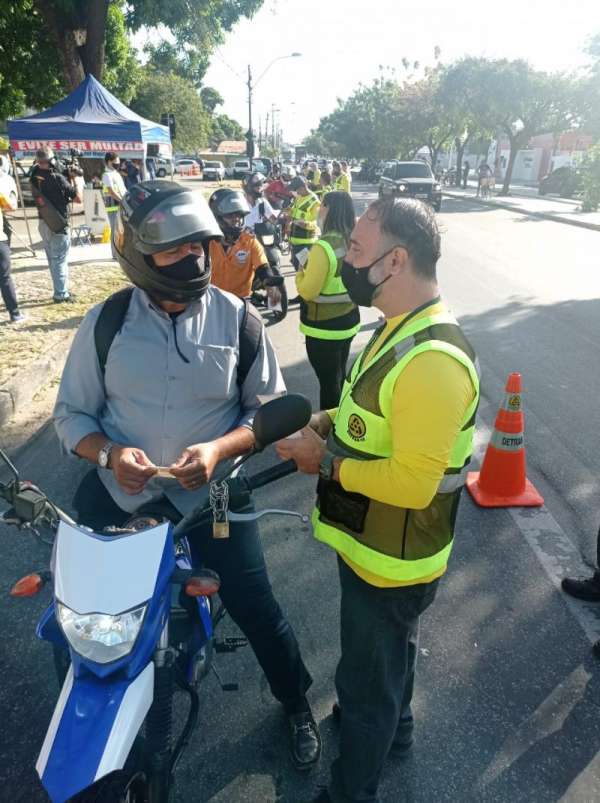 Dia do Motociclista: Detran-CE realiza blitz educativa na Avenida Godofredo Maciel