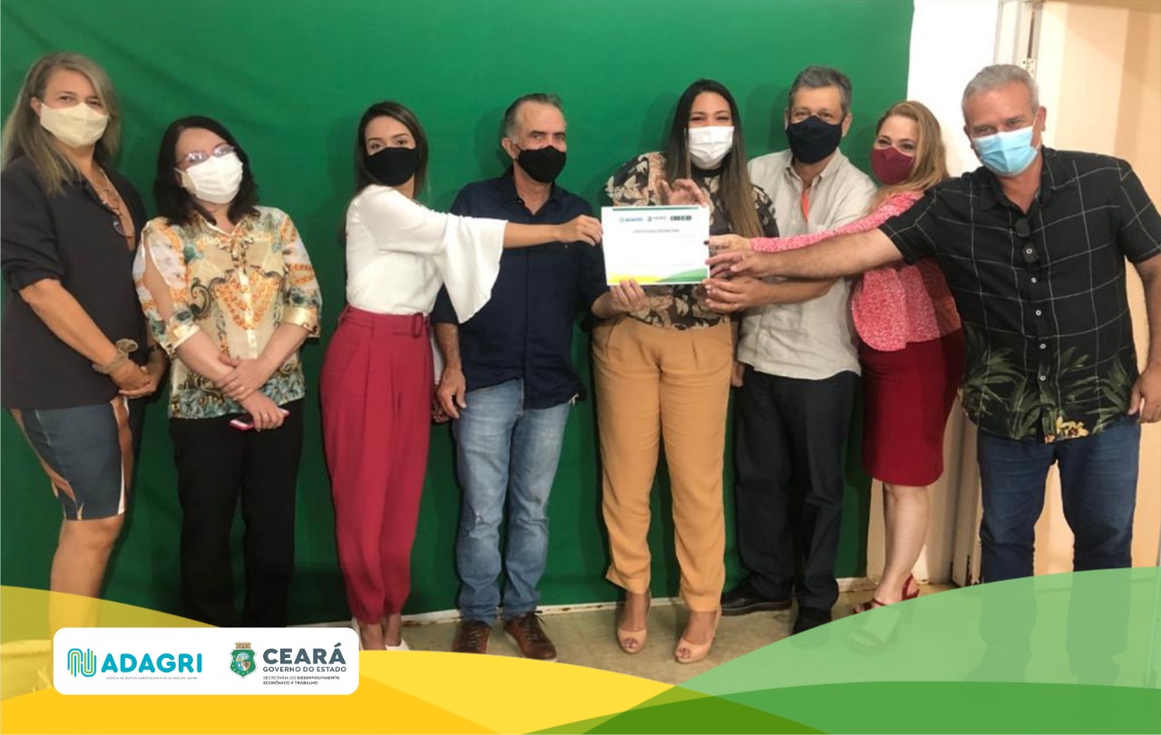 Adagri entrega certificado SISBI-POA a empresa de laticínios KM Cacau