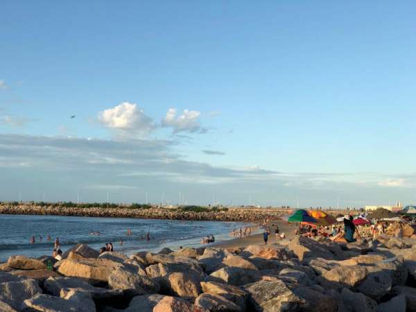 Balneabilidade da Semace: orla marítima fortalezense tem 19 pontos favoráveis para banho