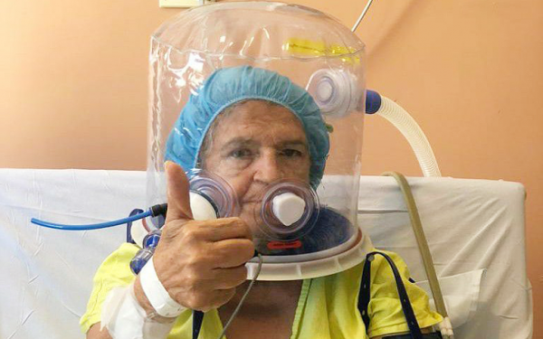 Um ano após recuperação, primeira paciente a utilizar o capacete Elmo celebra a vida