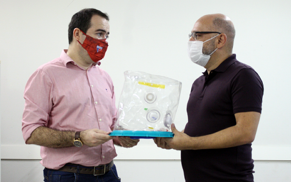 Saúde do Ceará recebe doação de capacetes Elmo feita pelo Fortaleza Esporte Clube