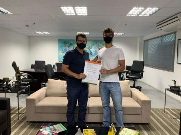 Atleta cearense recebe passagem para disputar Campeonato Brasileiro Juvenil de Inverno 2021