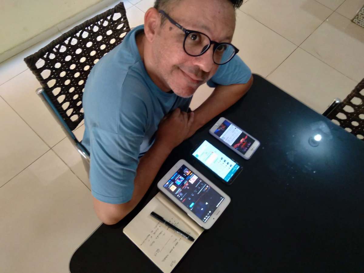 Professor faz sucesso com áudios para começar as aulas de forma descontraída